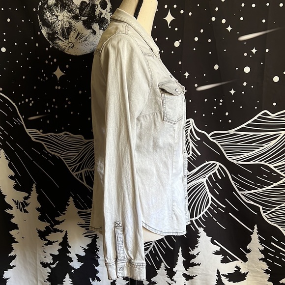 Western Style button up long sleeve shirt - Picture 5 of 9